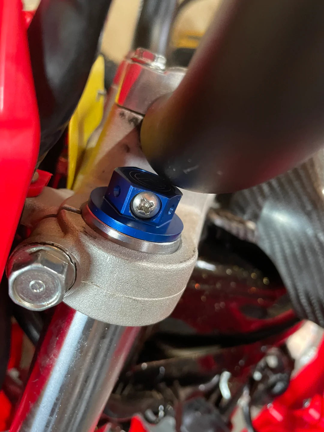 MOTIV MX FORK BLEEDER CAPS